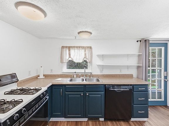 5th image of 1135 Locust Ave