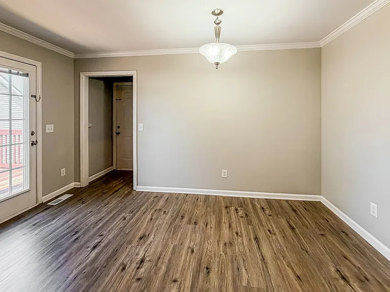 100 Homestead Ln — Photo 8