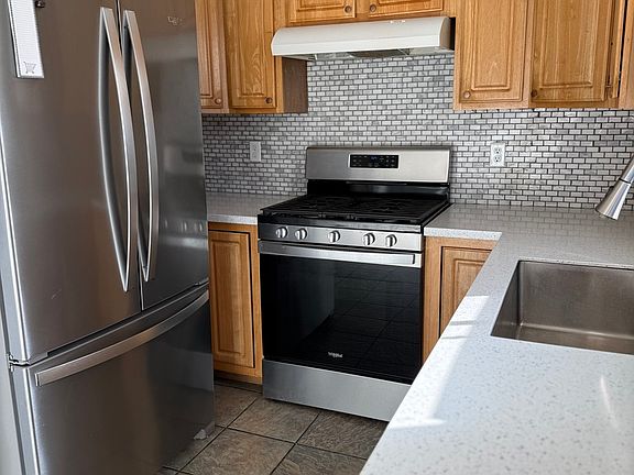 4th image of 206 S 12th St