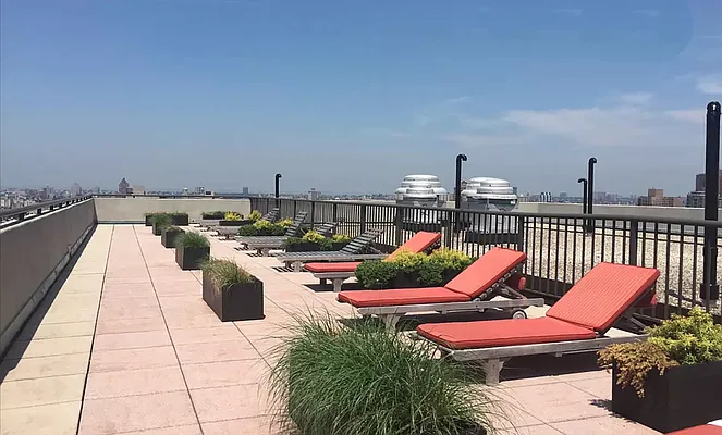 Rented by Coldwell Banker Warburg | media 8