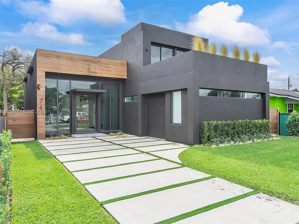 76 NW 44th St
