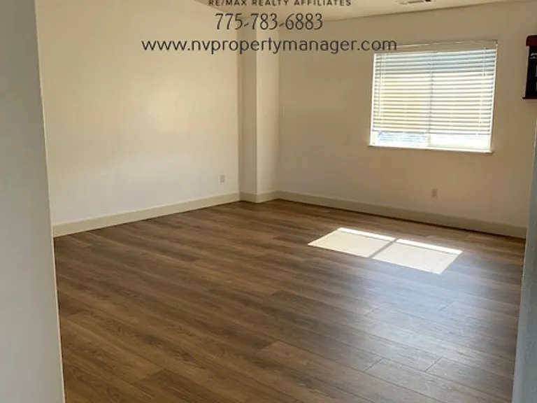 1317 Windsor Dr — Photo 10