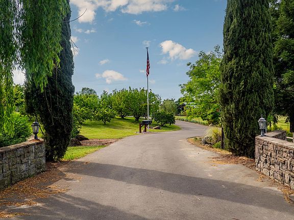 3rd image of 265 Grapevine Ravine Ln