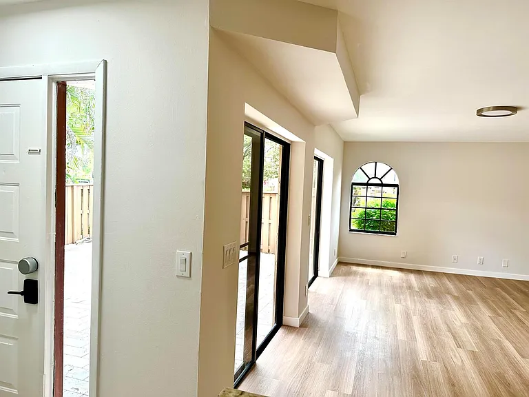 8074 Severn Dr — Photo 6