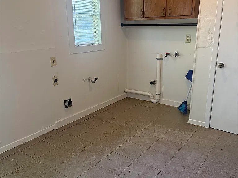 211 Saint Malo St — Photo 11