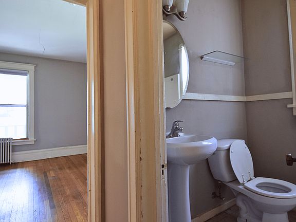 4th image of 216 W Gilman St #6