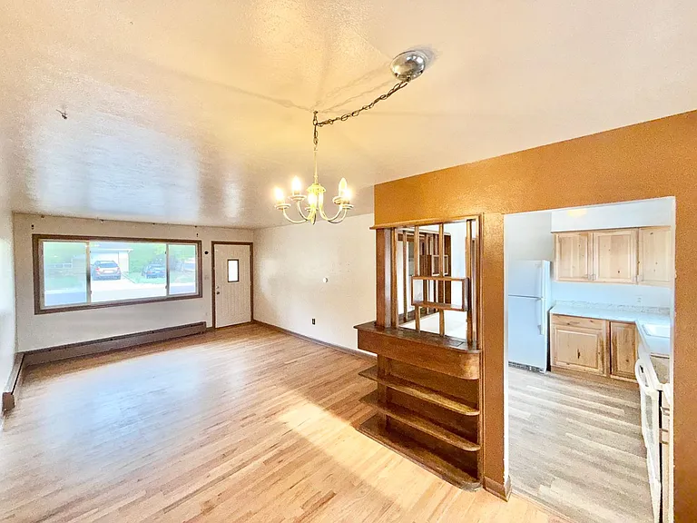 225 Elmwood Dr — Photo 3