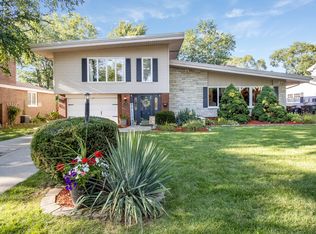 3300 N Manor Dr, Lansing, IL 60438