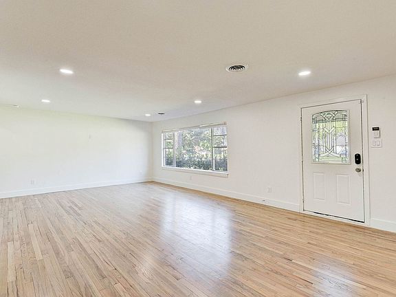 3rd image of 1924 Sherwood Forest St
