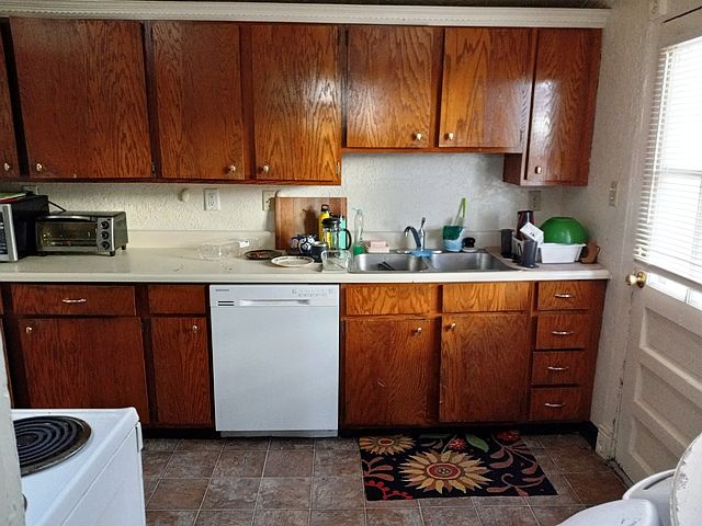 2537 Spruce Street #1 - kitchen