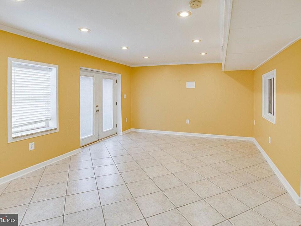1st image of 2 Cromwell Ct #Basement