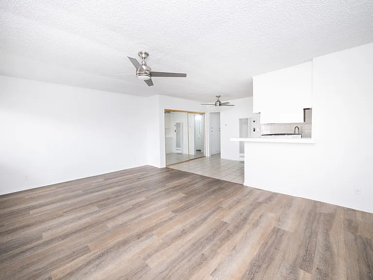 1166 S. Crenshaw Blvd — Photo 2