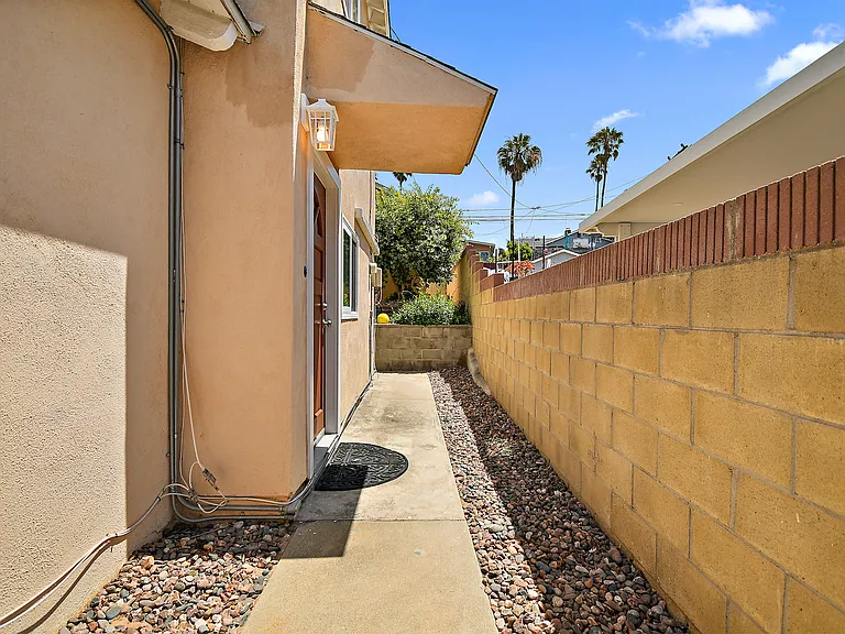 430 N Maria Ave — Photo 26