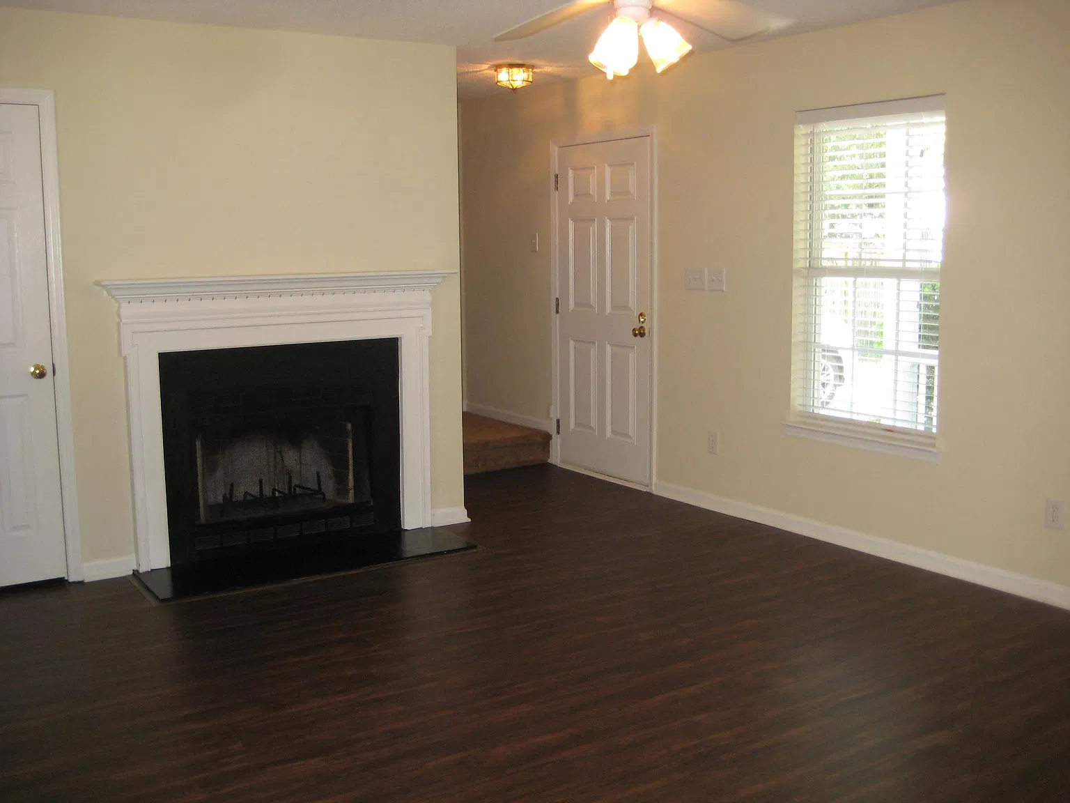 3 bed, 2.5 bath, 1500 sqft, $2,000 — Photo 3
