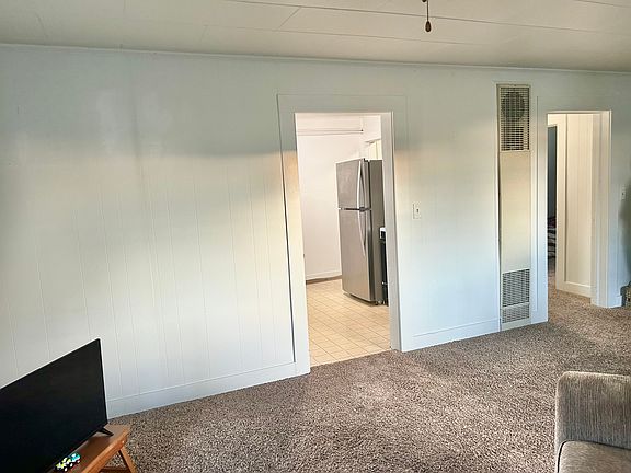 4th image of 646 NE Court St APT 2
