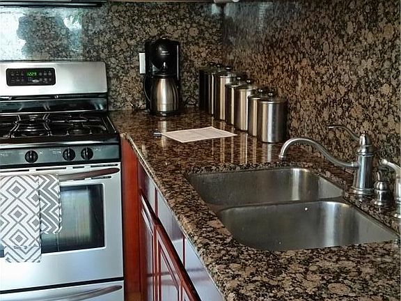 4th image of 27119 Crossglade Ave Unit 2