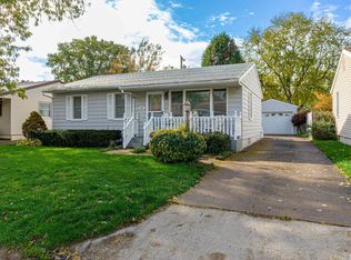 423 Capri St, Pekin, IL 61554