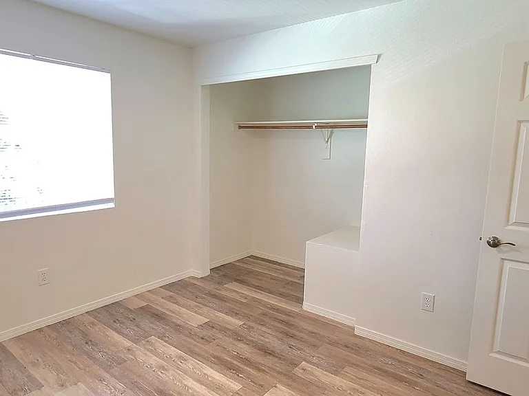 3205 N Main St — Photo 23