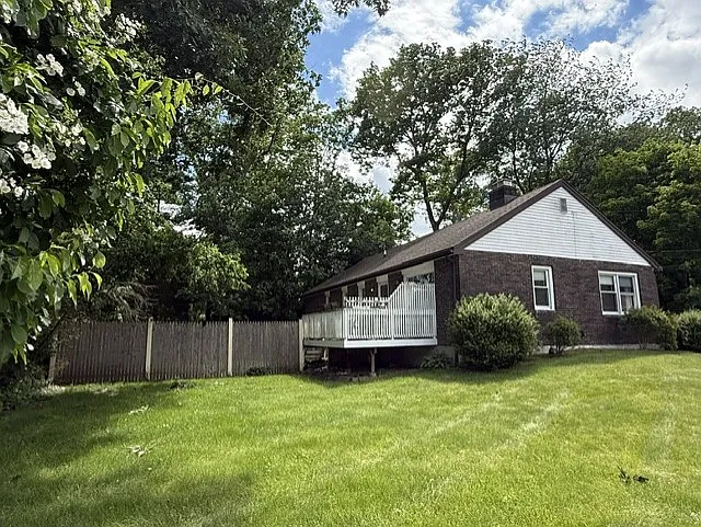 74 Village Ln — Photo 1