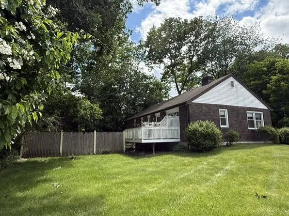 74 Village Ln, Bridgeport, CT 06606