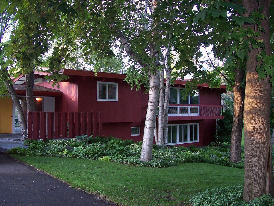 Front of house from driveway