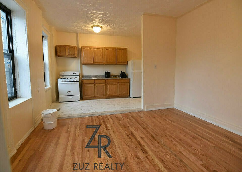 1st image of 3208 Snyder Ave #9