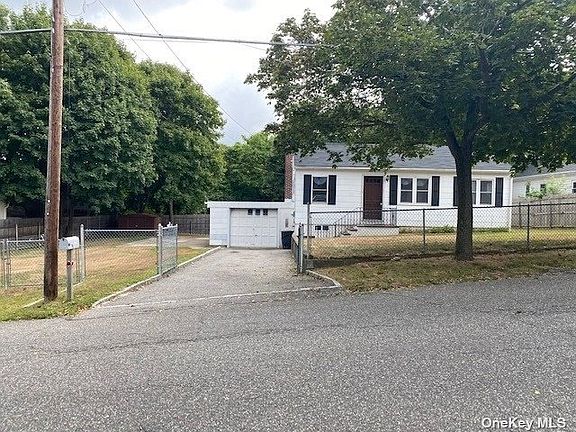 5th image of 117 Woodycrest Dr
