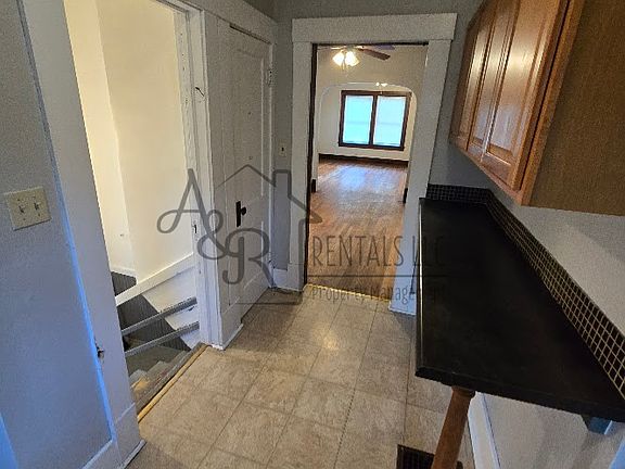 5th image of 112 W Quincy St