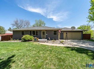 1940 S Cardinal Dr, Sioux Falls, SD 57105