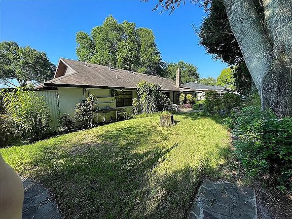 5th image of 2105 Edgewater Cir SE
