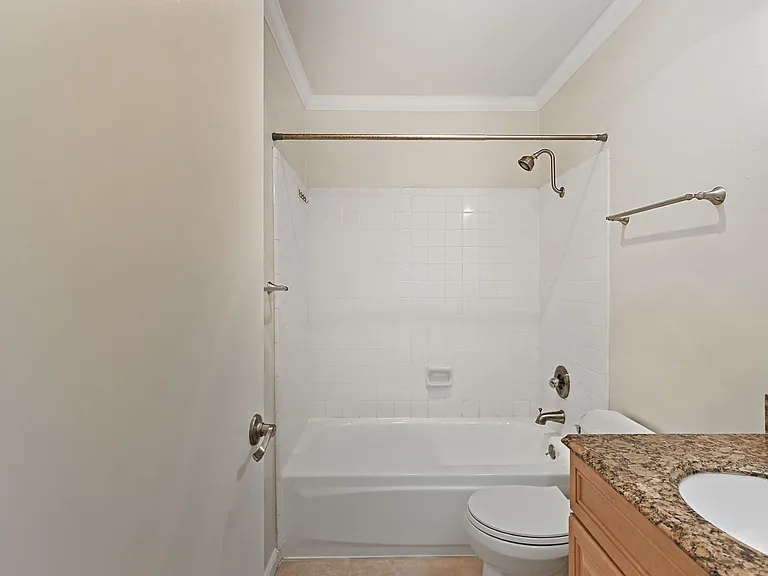 100 Devon Avenue — Photo 35