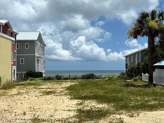 3rd image of 310 Fort Fisher Blvd N