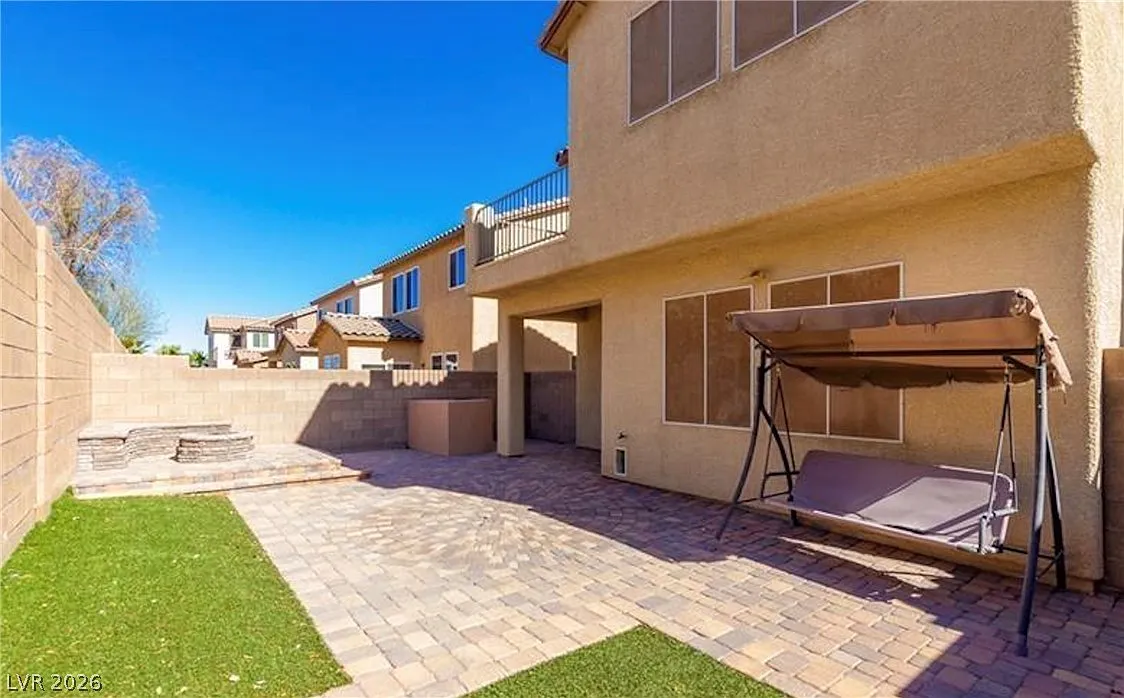 3 bed, 2.5 bath, 1697 sqft, $2,050 — Photo 3