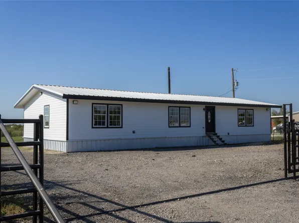 230 Green Meadow Dr, Valley View, TX 76272