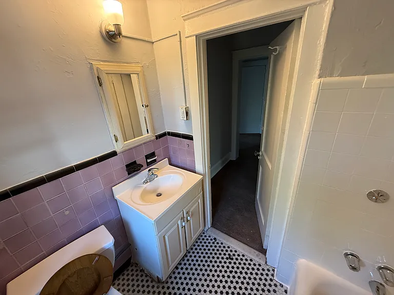 901 E 22nd Street — Photo 5
