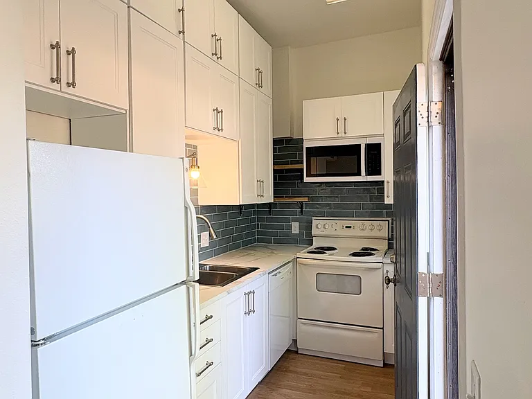 136 Inca St — Photo 3