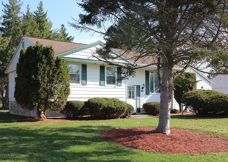 1st image of 835 Lamont Cir