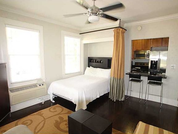 3rd image of 3300 Saint Charles Ave APT 11