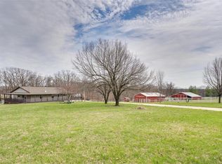 32386 Oakleaf Ln, Warrenton, MO 63383