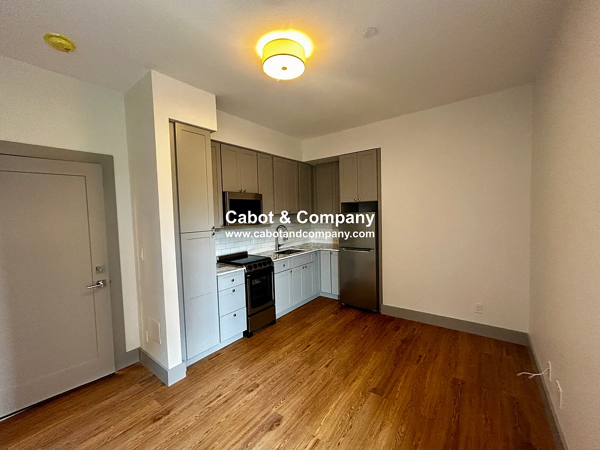 Building Photo - 86 Saint Botolph St #5