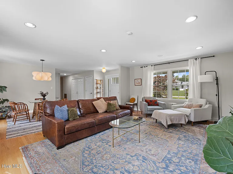 202 Windemere Rd — Photo 19
