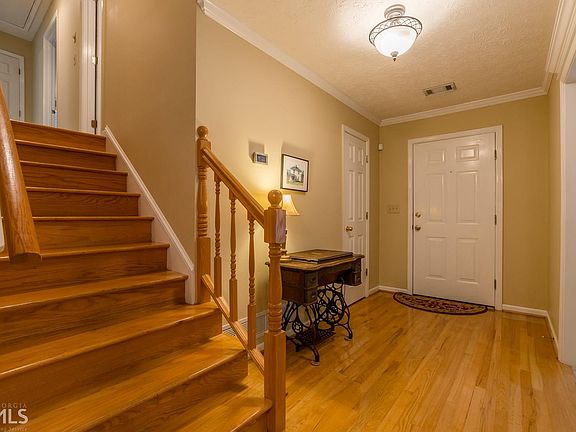 4th image of 2727 Ravenwood Dr