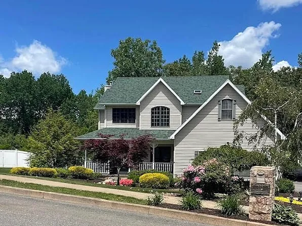 112 Blackberry Ln, Duryea, PA 18642