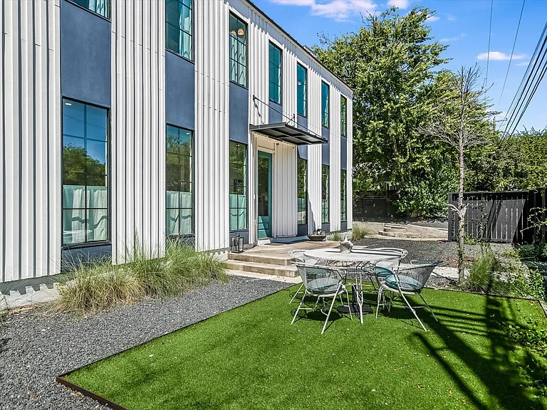 1304 Navasota St — Photo 27