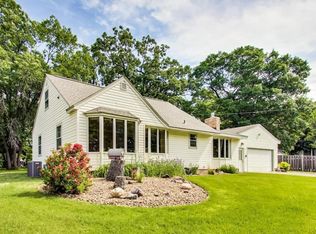 2833 Woodcrest Dr, Mounds View, MN 55112