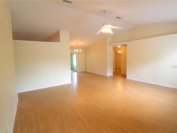 4th image of 4645 NE 14th Pl
