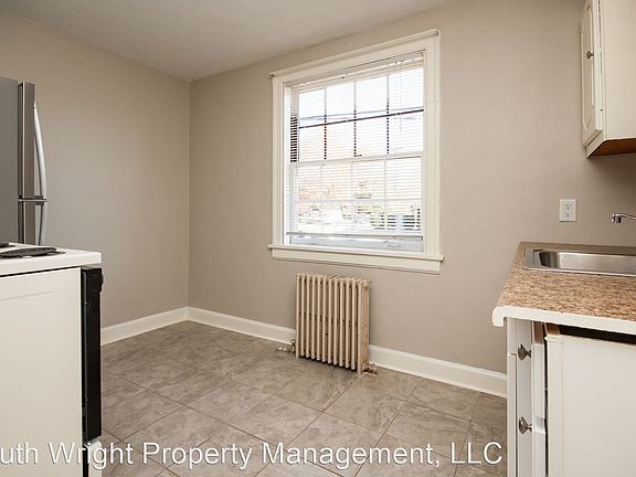 5th image of 546 Fatherland St Unit 2