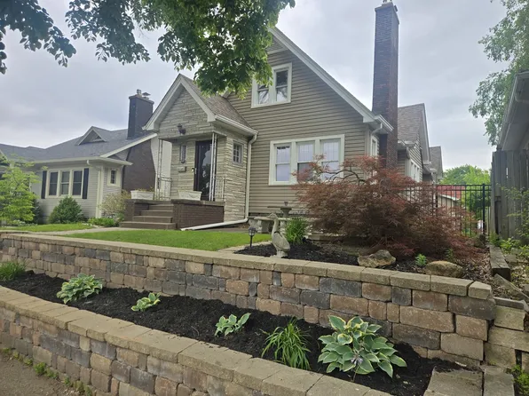 2929 Grand Ave, Davenport, IA 52803