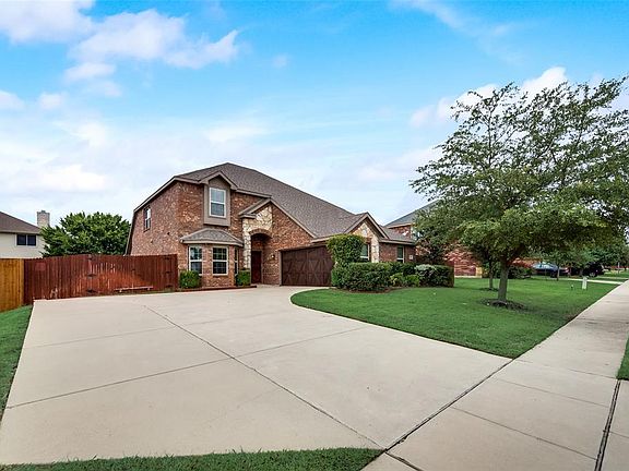 3rd image of 2811 Oak Glen Dr