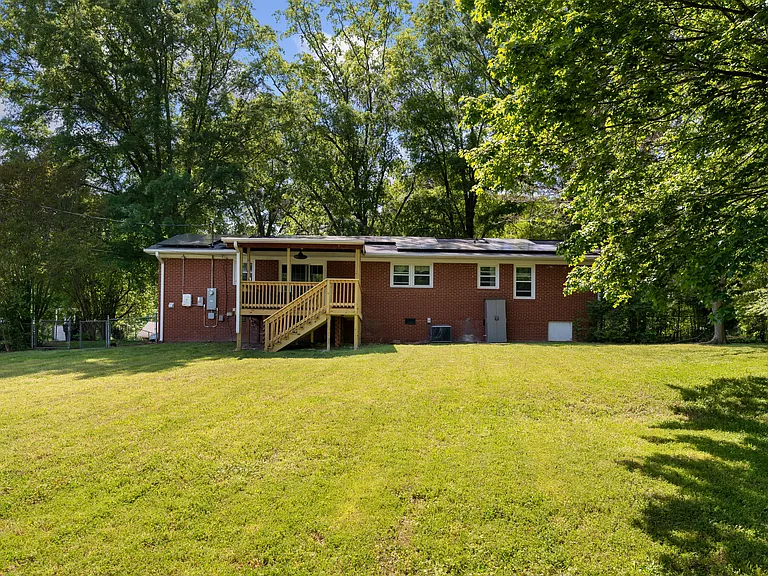 323 Bandock Dr — Photo 15